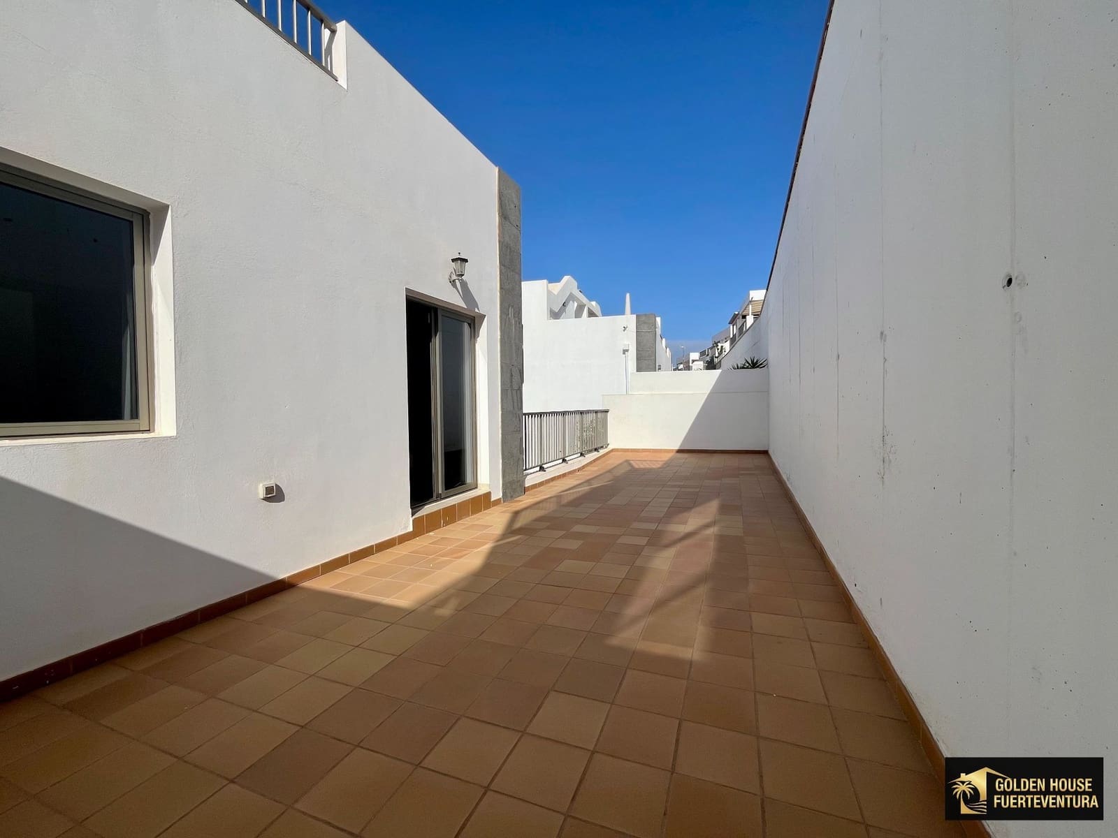 3 bedroom Villa for sale in Puerto del Rosario with garage - € 315,000 (Ref: 9877897)