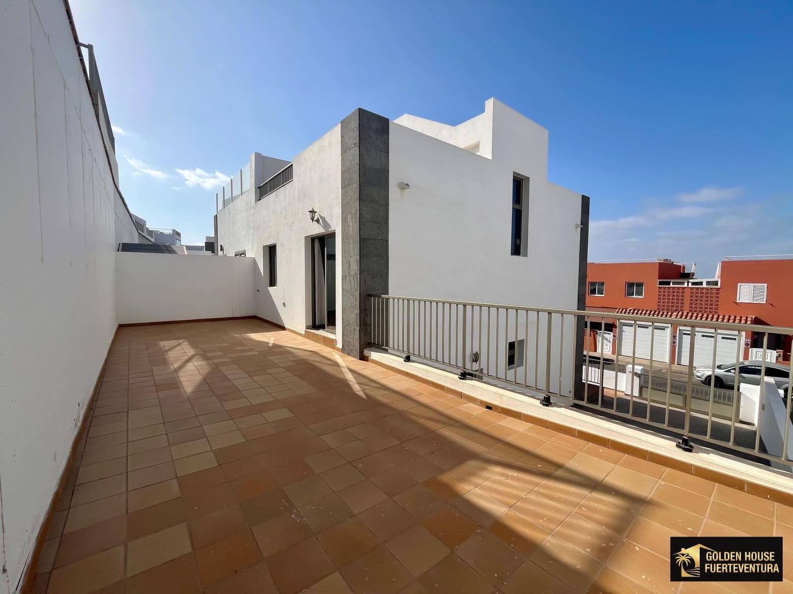 3 bedroom Villa for sale in Puerto del Rosario with garage - € 315,000 (Ref: 9877897)