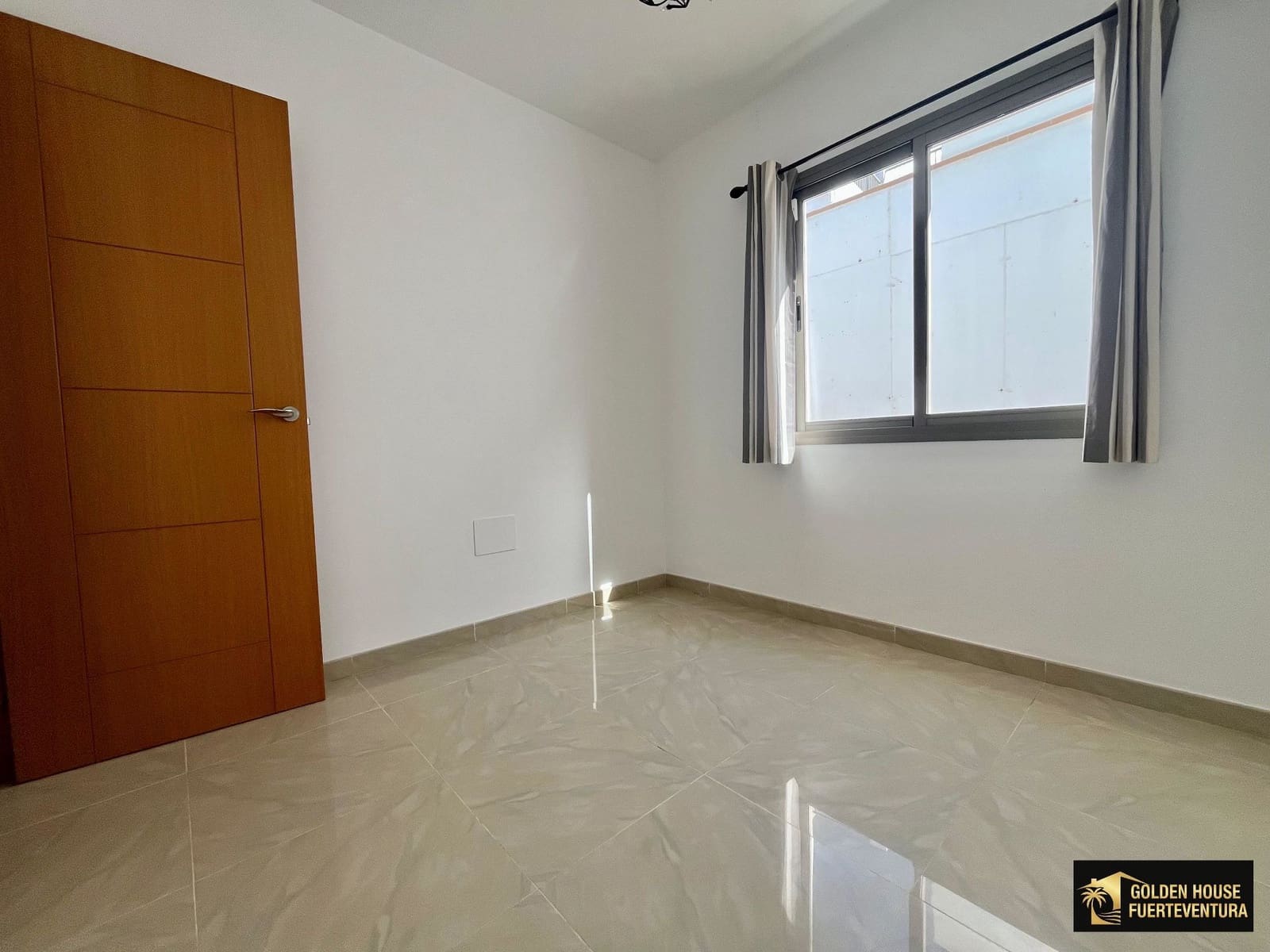 3 bedroom Villa for sale in Puerto del Rosario with garage - € 315,000 (Ref: 9877897)