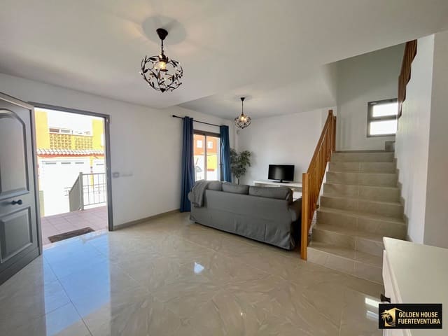 3 makuuhuone Huvila myytävänä paikassa Puerto del Rosario mukana 
autotalli - 315 000 € (Ref: 9877897)