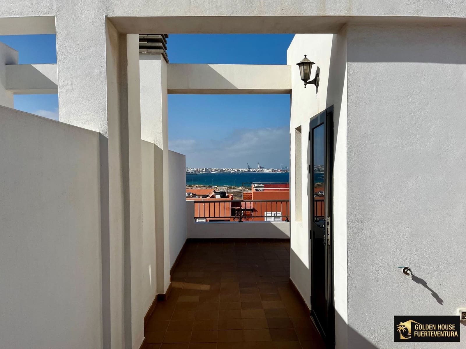 3 bedroom Villa for sale in Puerto del Rosario with garage - € 315,000 (Ref: 9877897)
