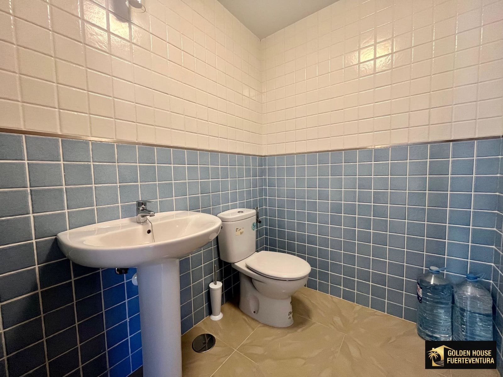 3 bedroom Villa for sale in Puerto del Rosario with garage - € 315,000 (Ref: 9877897)