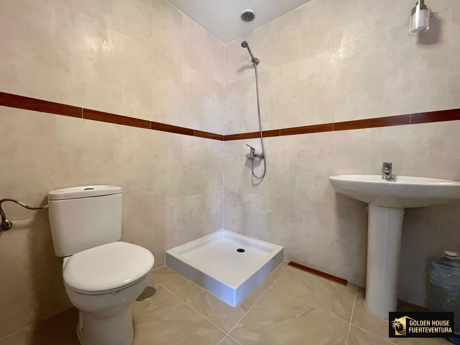 3 bedroom Villa for sale in Puerto del Rosario with garage - € 315,000 (Ref: 9877897)