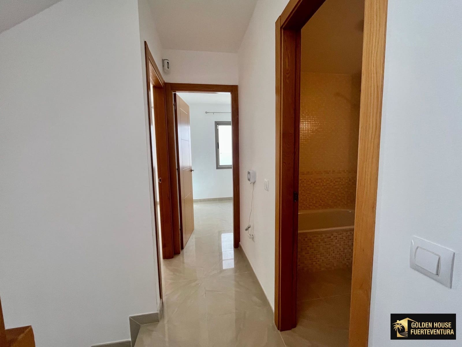 3 bedroom Villa for sale in Puerto del Rosario with garage - € 315,000 (Ref: 9877897)
