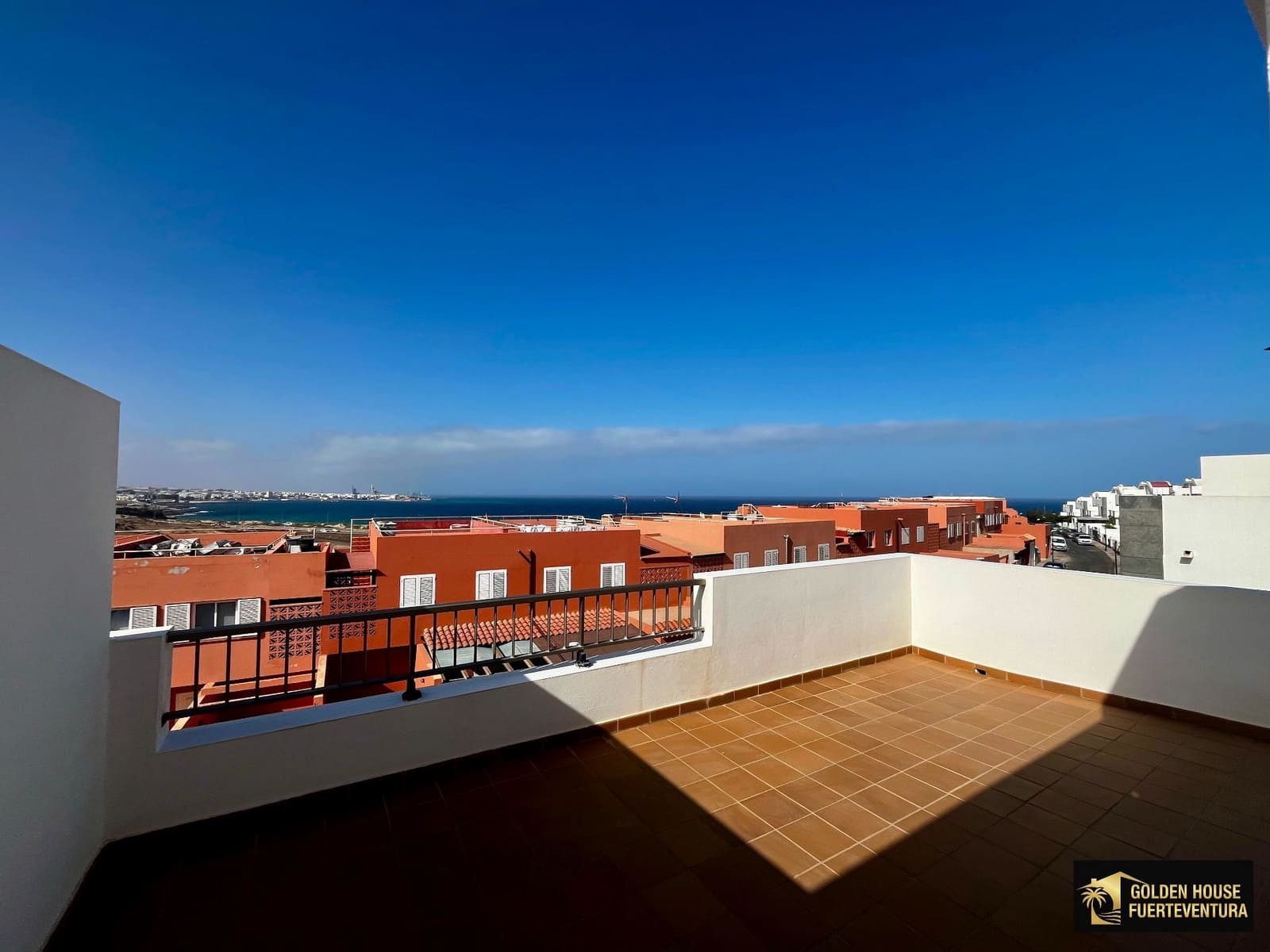 3 bedroom Villa for sale in Puerto del Rosario with garage - € 315,000 (Ref: 9877897)