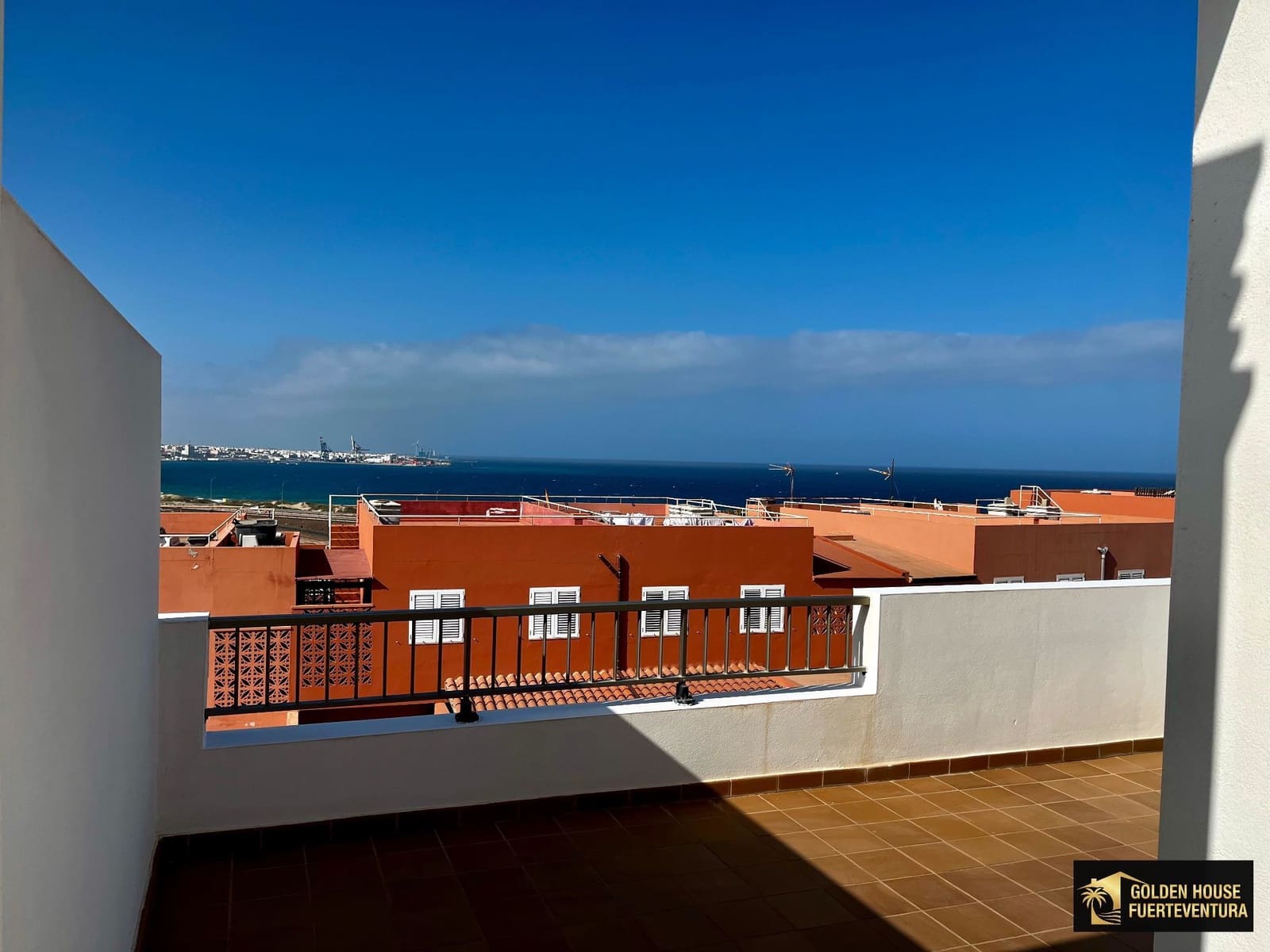 3 bedroom Villa for sale in Puerto del Rosario with garage - € 315,000 (Ref: 9877897)