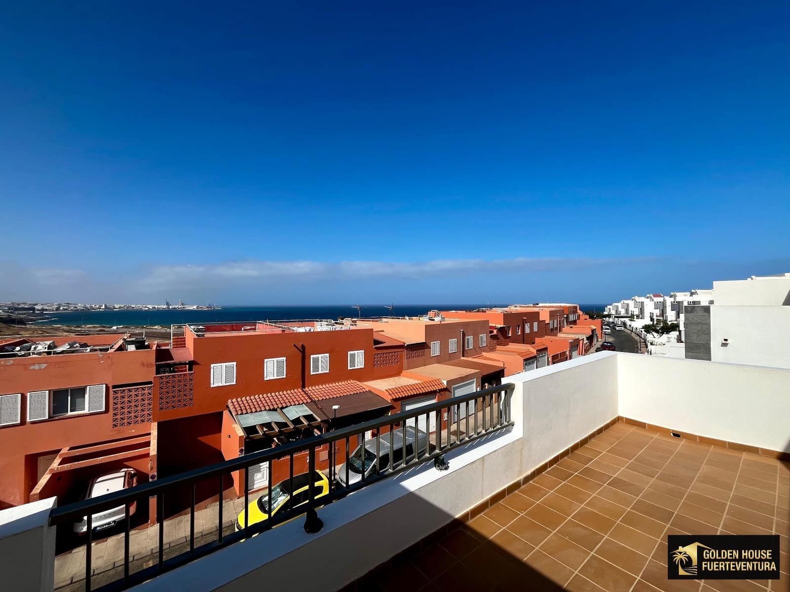 3 bedroom Villa for sale in Puerto del Rosario with garage - € 315,000 (Ref: 9877897)