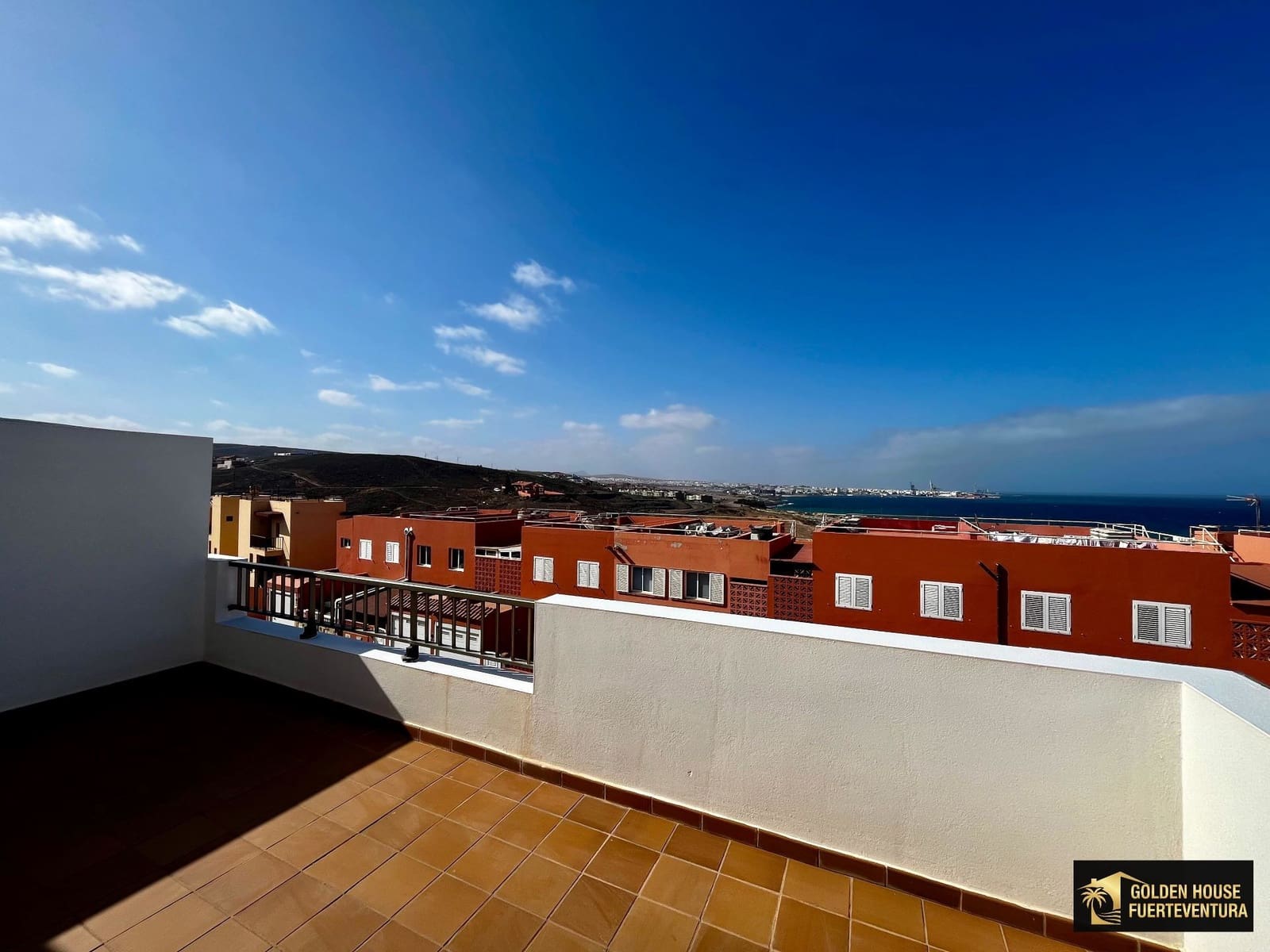 3 bedroom Villa for sale in Puerto del Rosario with garage - € 315,000 (Ref: 9877897)