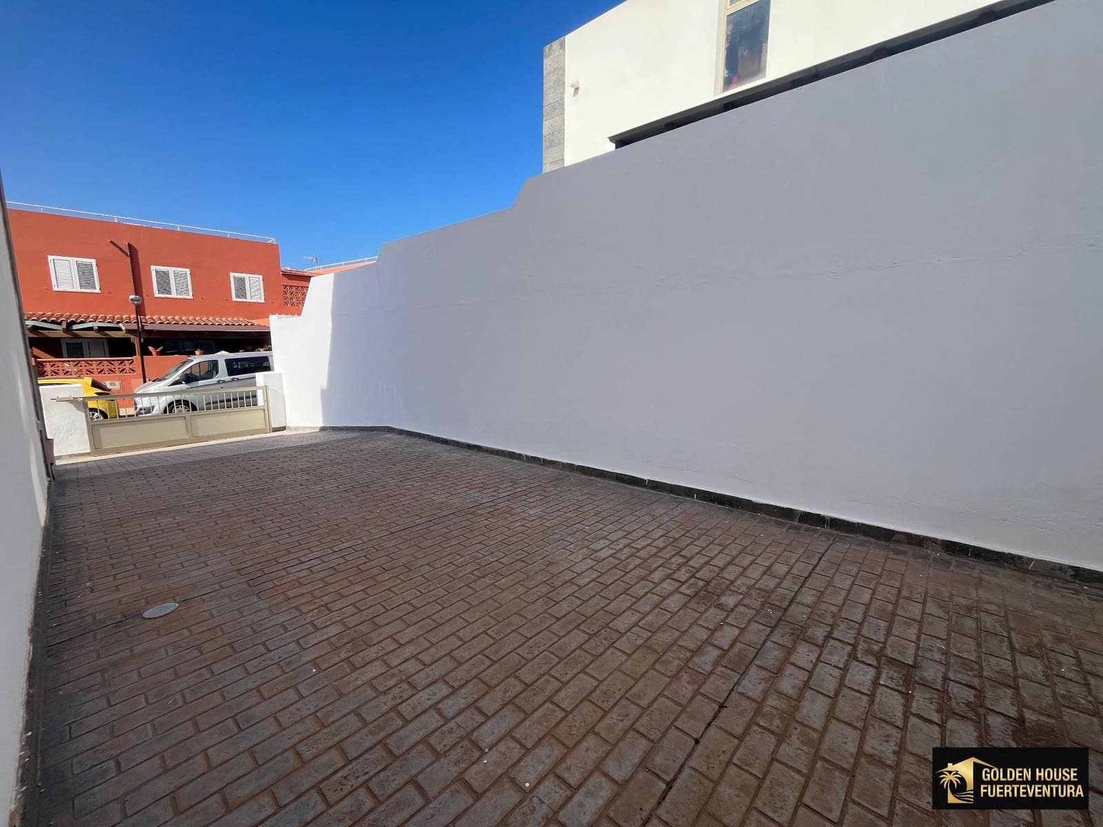 3 bedroom Villa for sale in Puerto del Rosario with garage - € 315,000 (Ref: 9877897)
