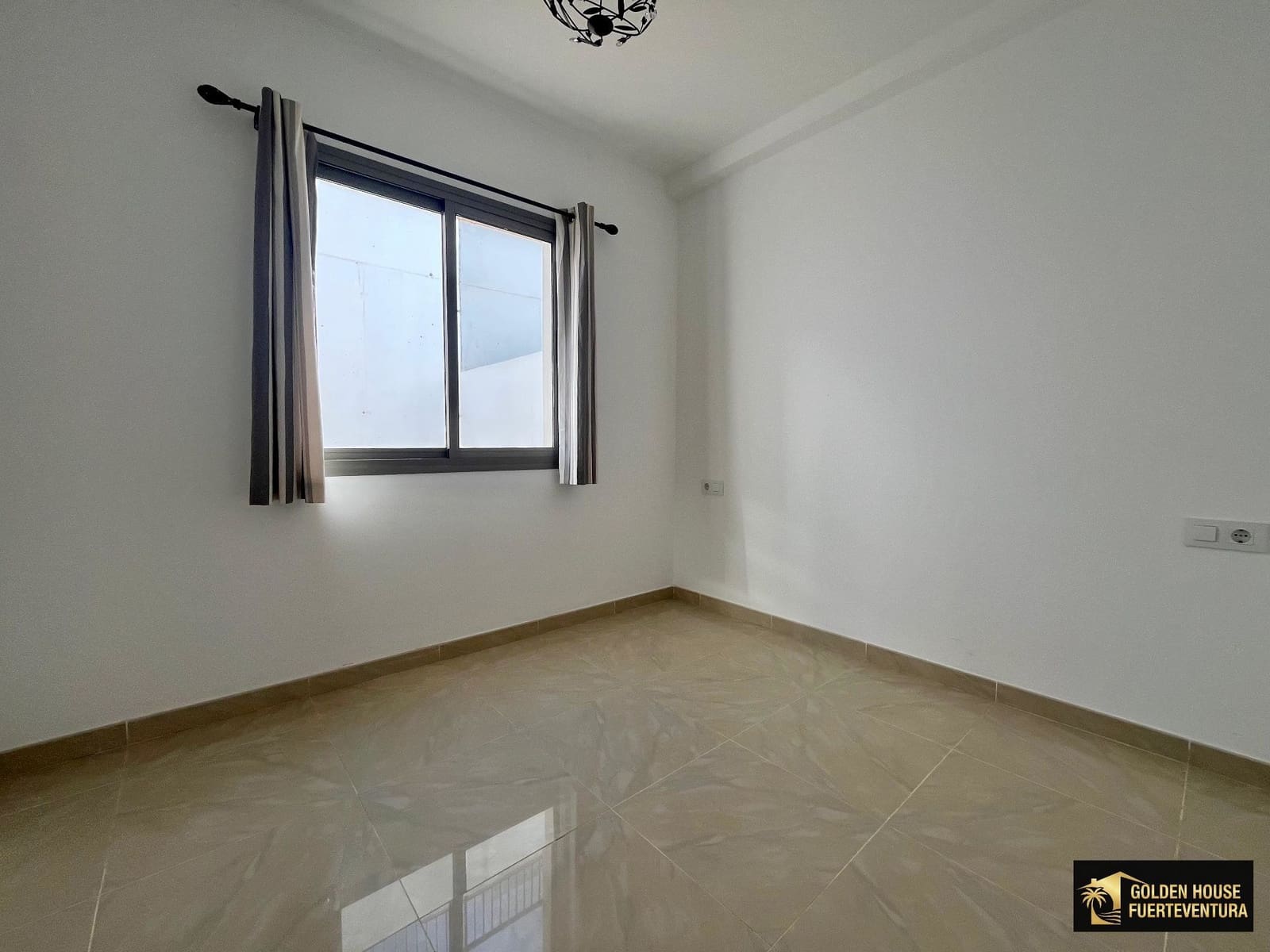 3 bedroom Villa for sale in Puerto del Rosario with garage - € 315,000 (Ref: 9877897)