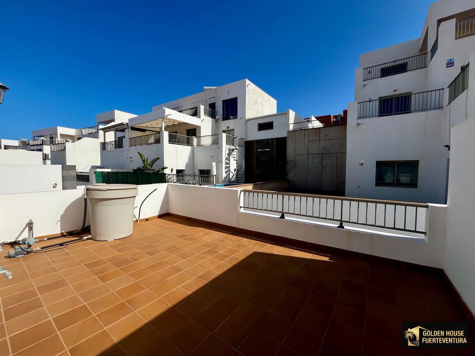 3 bedroom Villa for sale in Puerto del Rosario with garage - € 315,000 (Ref: 9877897)