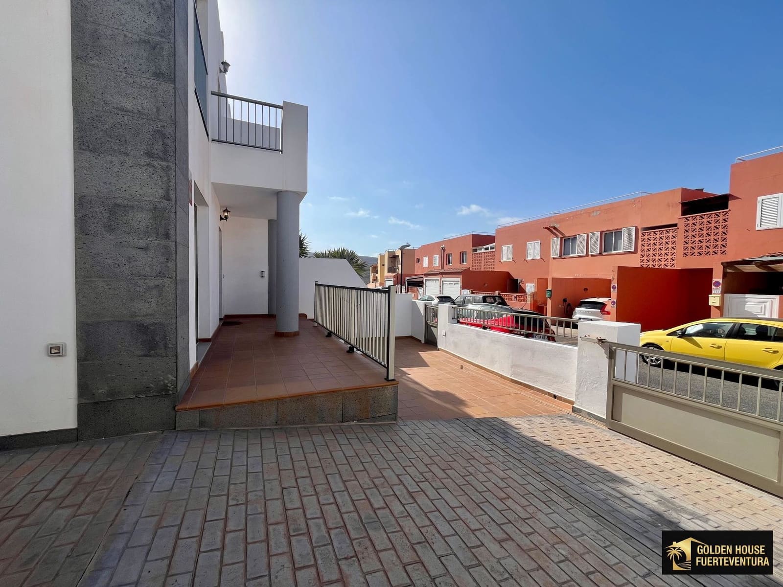 3 bedroom Villa for sale in Puerto del Rosario with garage - € 315,000 (Ref: 9877897)