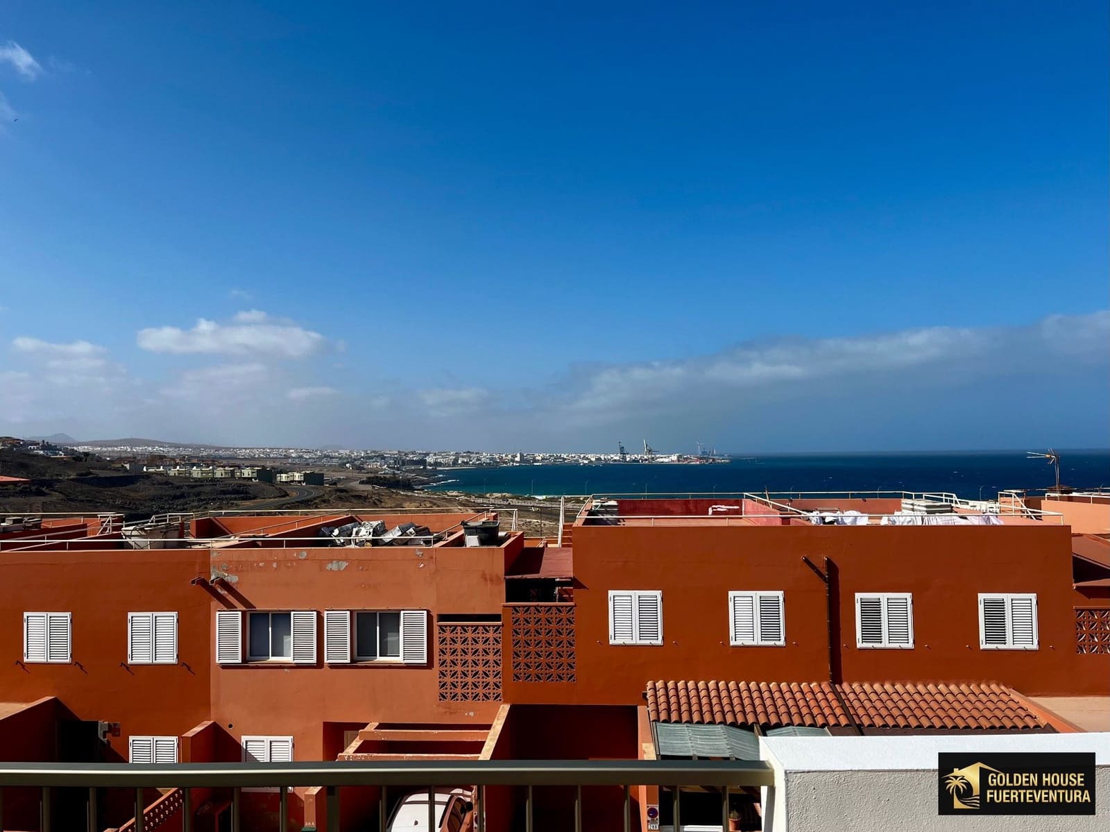 3 bedroom Villa for sale in Puerto del Rosario with garage - € 315,000 (Ref: 9877897)