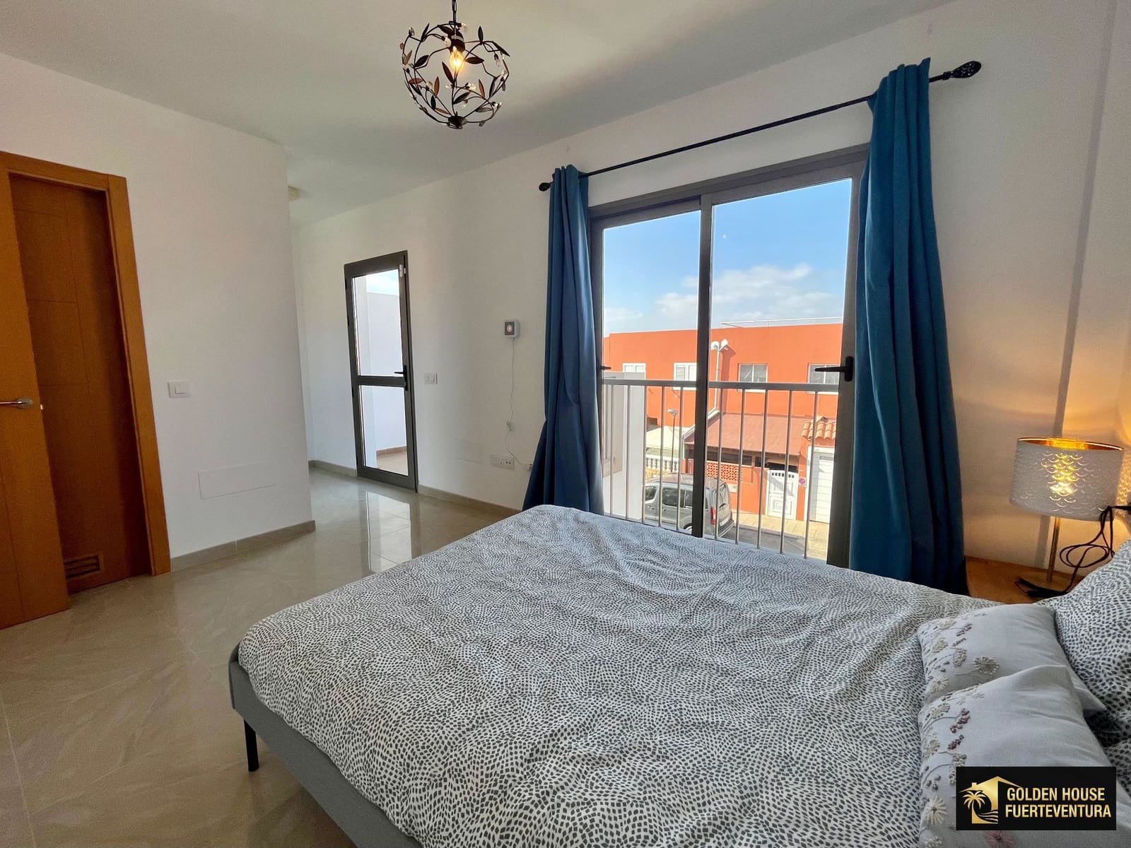 3 bedroom Villa for sale in Puerto del Rosario with garage - € 315,000 (Ref: 9877897)