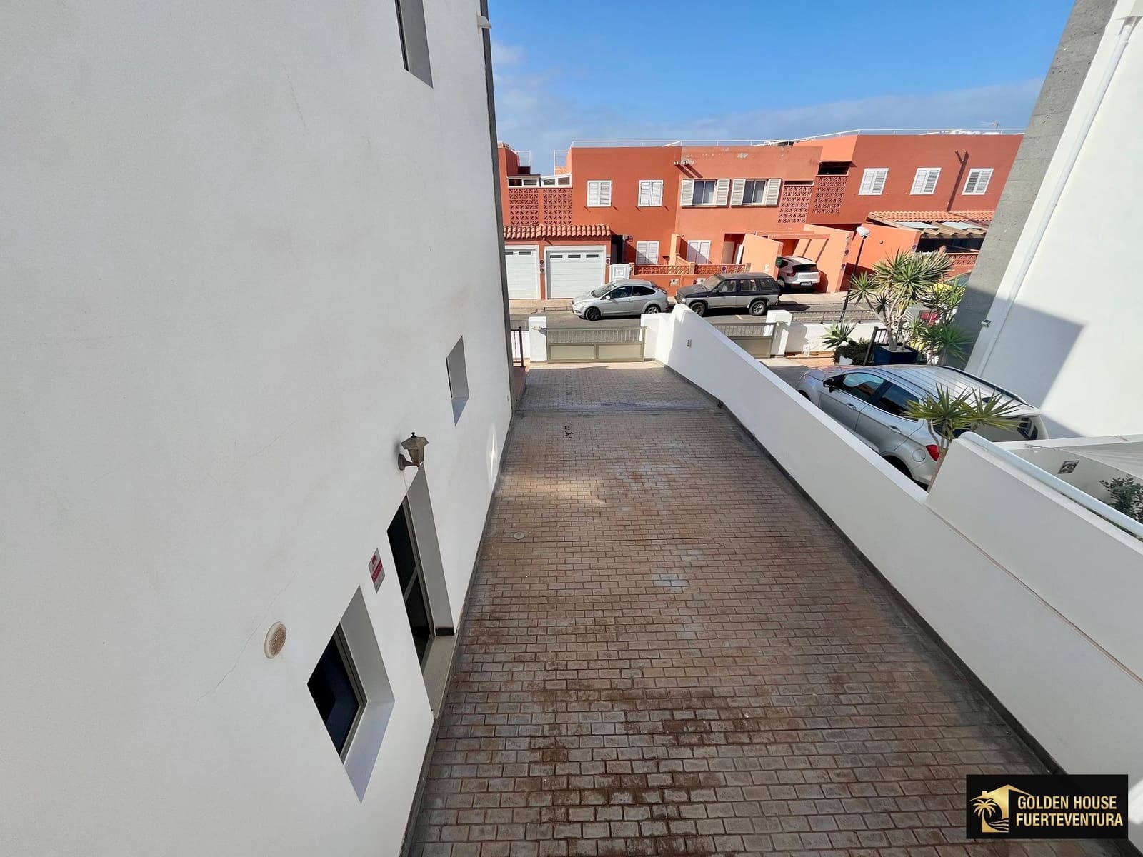 3 bedroom Villa for sale in Puerto del Rosario with garage - € 315,000 (Ref: 9877897)