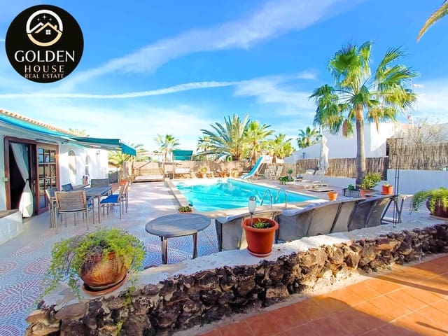 3 soveværelse Villa til salg i Parque Holandés, La Oliva med swimmingpool garage - € 740.000 (Ref: 9943893)