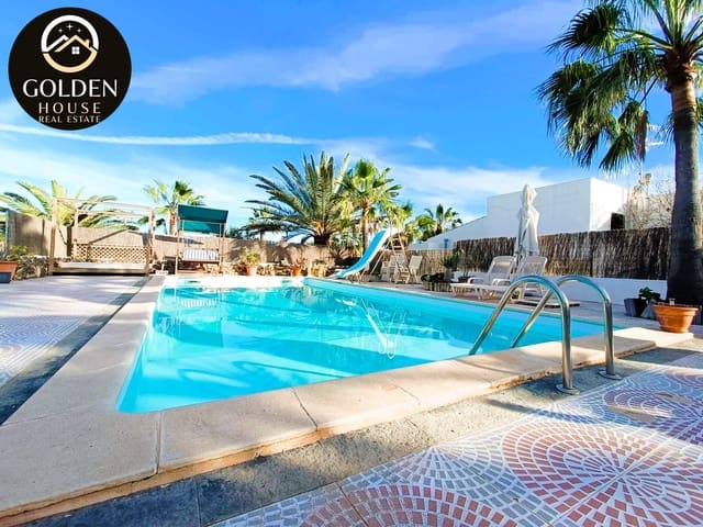3 soveværelse Villa til salg i Parque Holandés, La Oliva med swimmingpool garage - € 740.000 (Ref: 9943893)