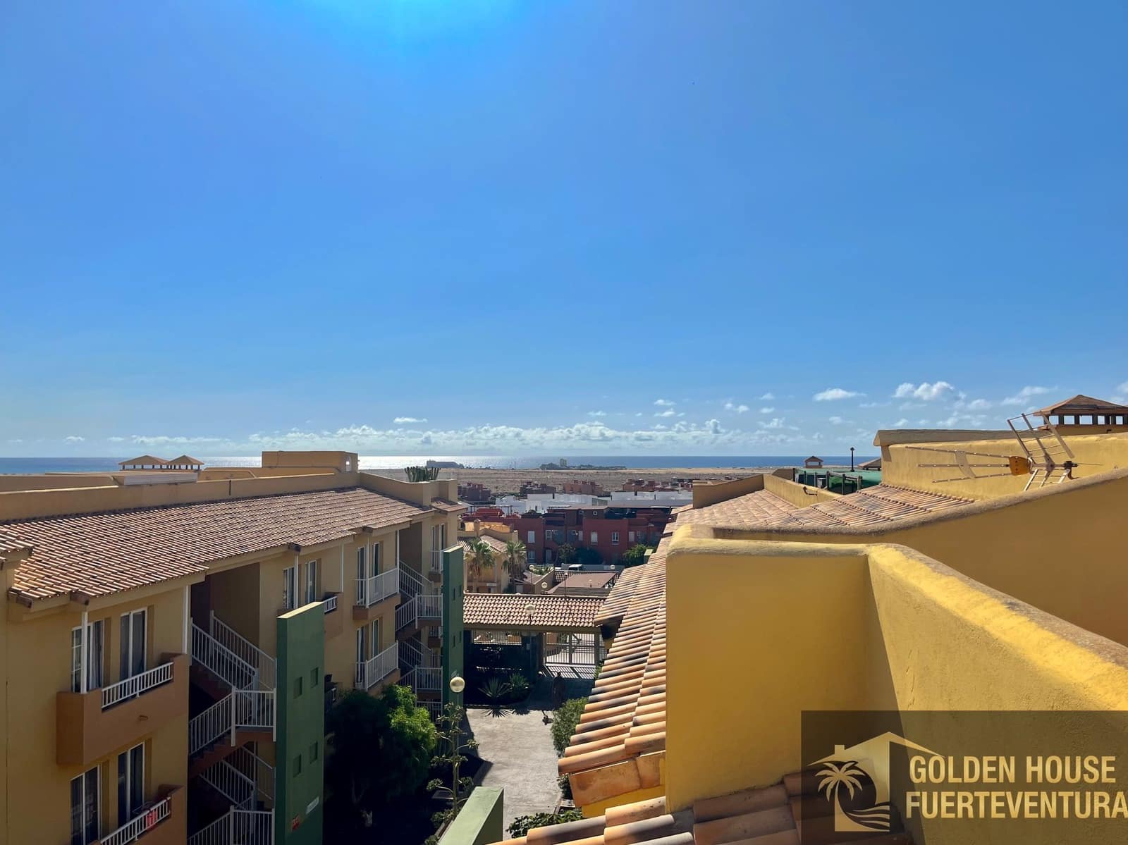2 slaapkamer Flat te koop in Corralejo met zwembad garage - € 255.000 (Ref: 9961995)