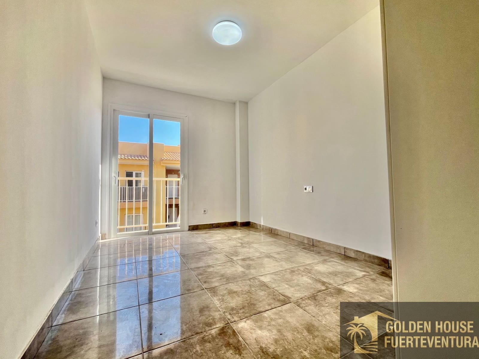 2 slaapkamer Flat te koop in Corralejo met zwembad garage - € 255.000 (Ref: 9961995)