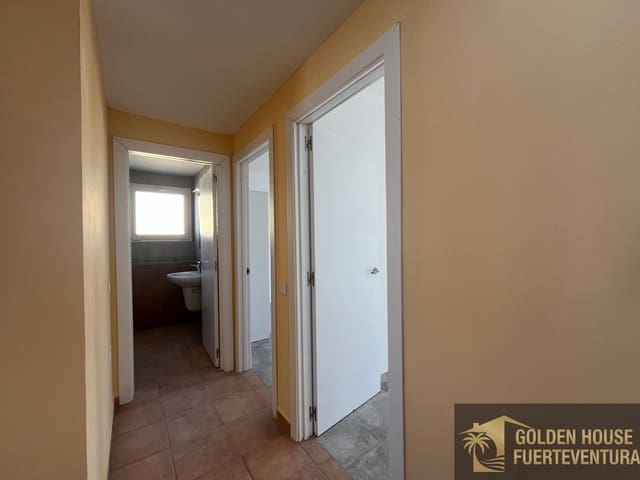 2 bedroom Flat for sale in Corralejo, La Oliva with pool garage - € 255,000 (Ref: 9961995)