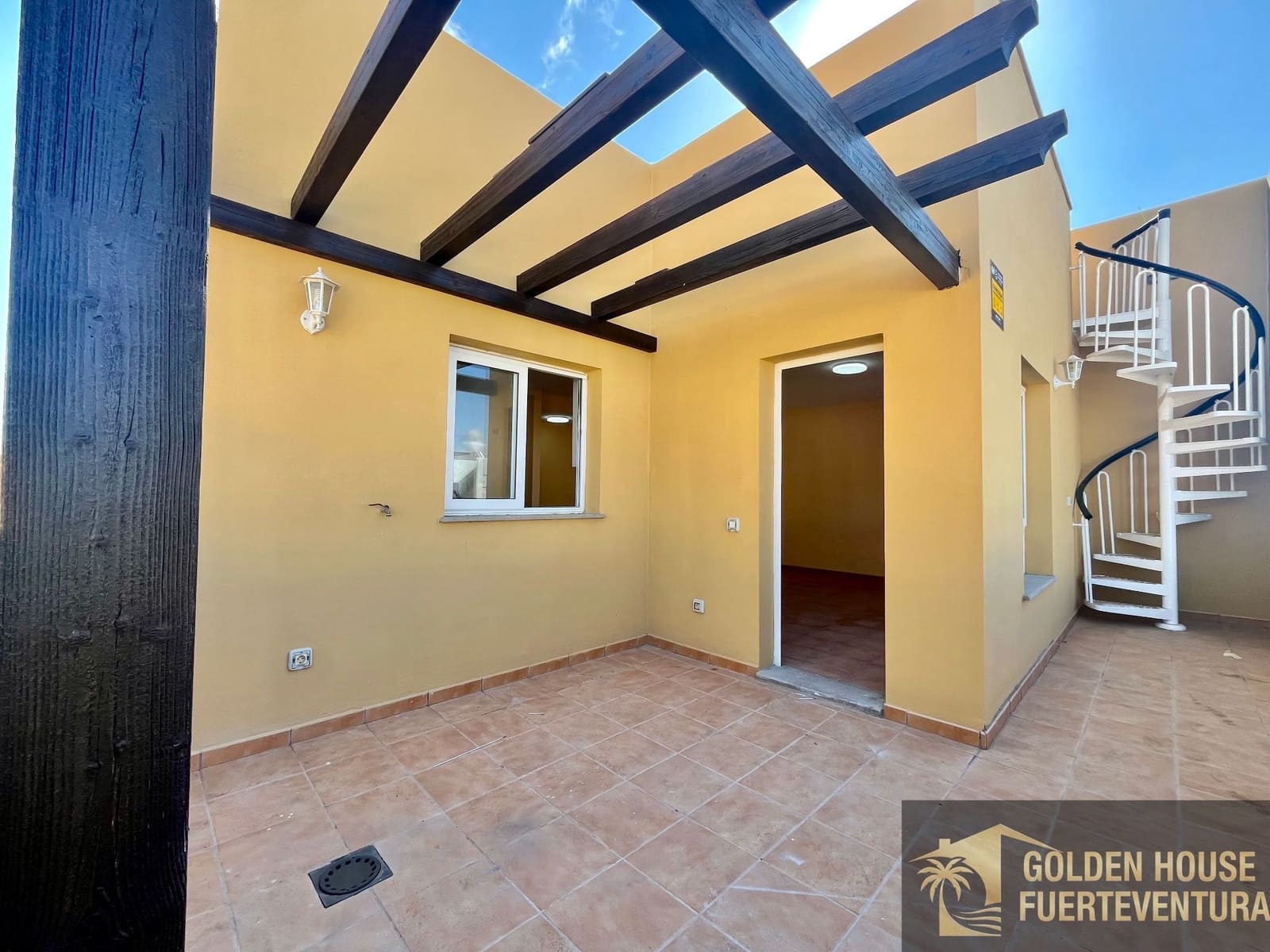 2 slaapkamer Flat te koop in Corralejo met zwembad garage - € 255.000 (Ref: 9961995)