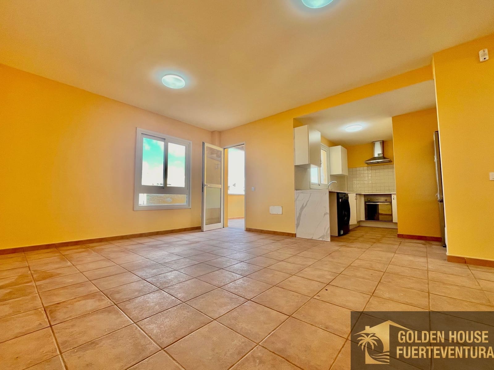 2 slaapkamer Flat te koop in Corralejo met zwembad garage - € 255.000 (Ref: 9961995)
