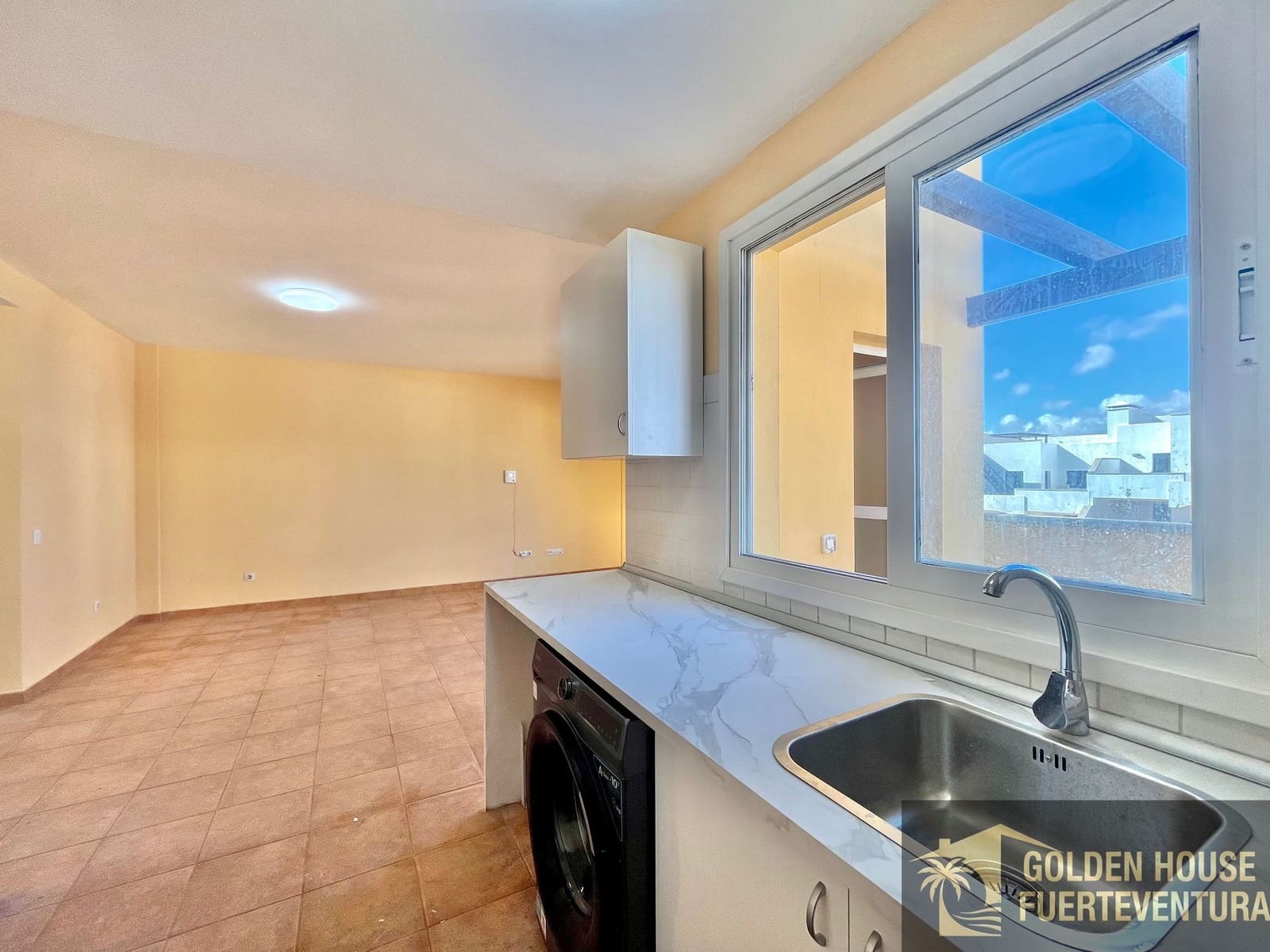 2 slaapkamer Flat te koop in Corralejo met zwembad garage - € 255.000 (Ref: 9961995)