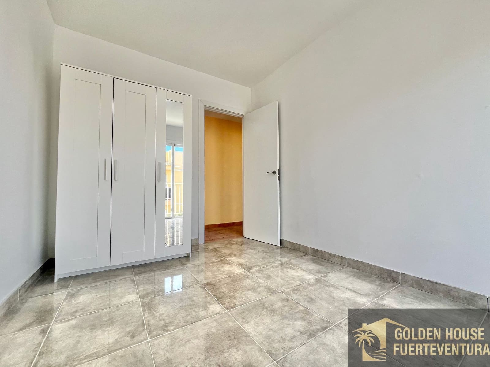 2 slaapkamer Flat te koop in Corralejo met zwembad garage - € 255.000 (Ref: 9961995)