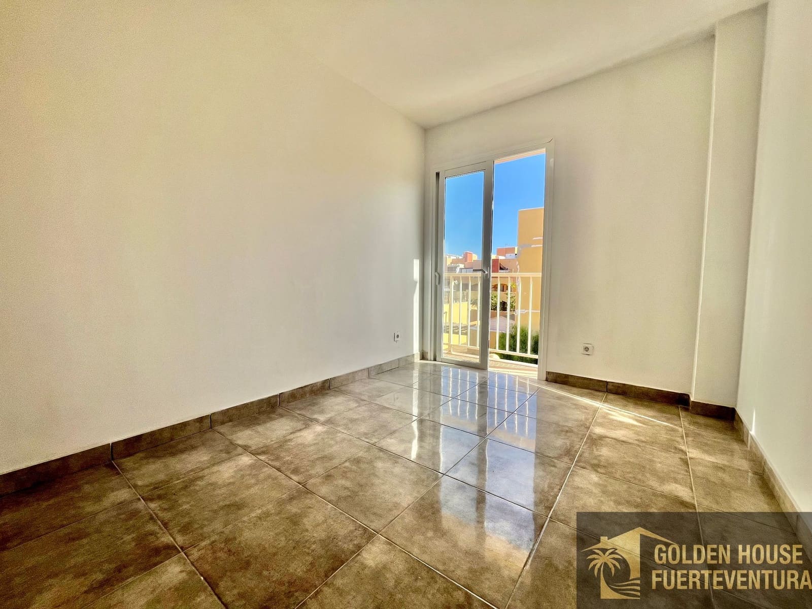 2 slaapkamer Flat te koop in Corralejo met zwembad garage - € 255.000 (Ref: 9961995)