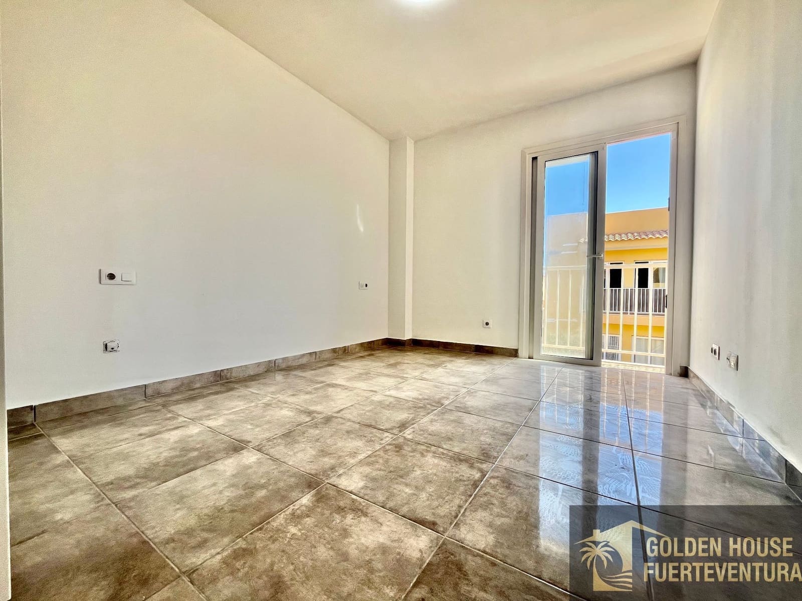 2 slaapkamer Flat te koop in Corralejo met zwembad garage - € 255.000 (Ref: 9961995)