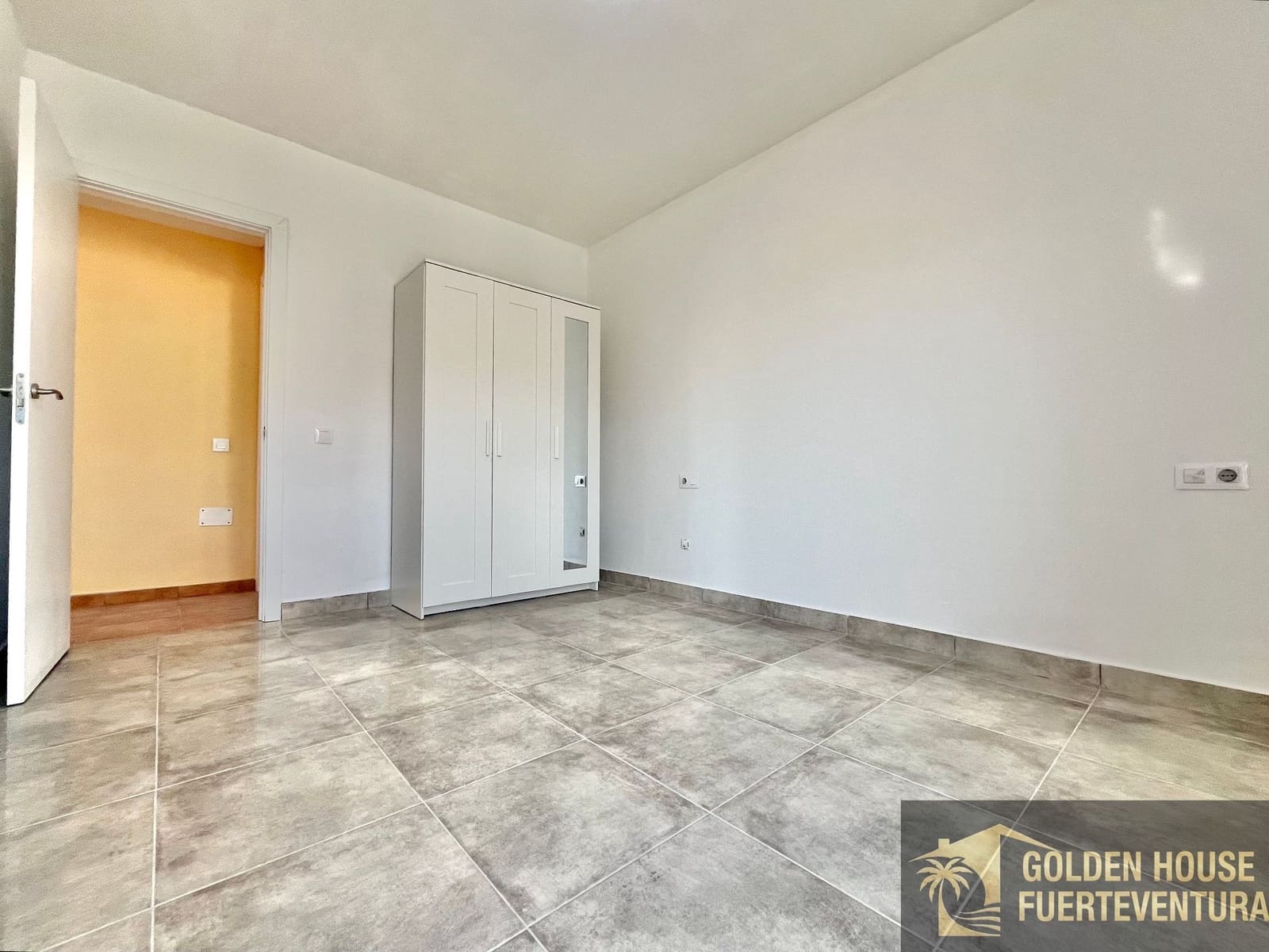 2 slaapkamer Flat te koop in Corralejo met zwembad garage - € 255.000 (Ref: 9961995)