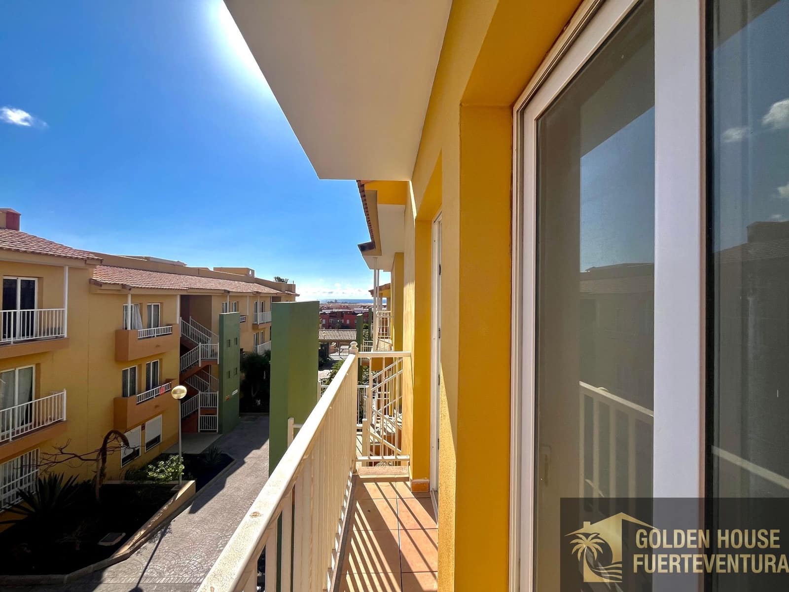 2 slaapkamer Flat te koop in Corralejo met zwembad garage - € 255.000 (Ref: 9961995)