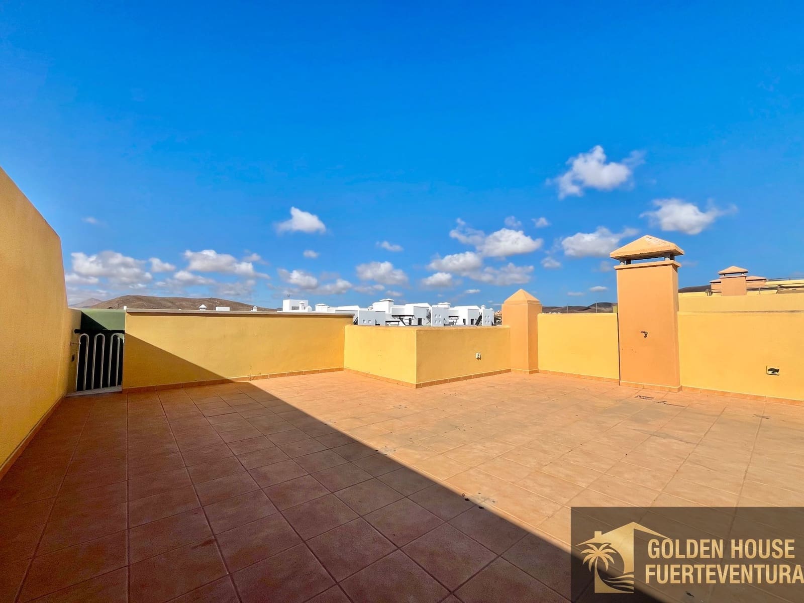 2 slaapkamer Flat te koop in Corralejo met zwembad garage - € 255.000 (Ref: 9961995)