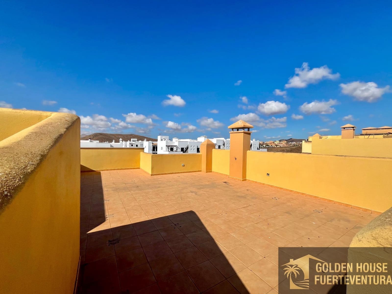 2 slaapkamer Flat te koop in Corralejo met zwembad garage - € 255.000 (Ref: 9961995)