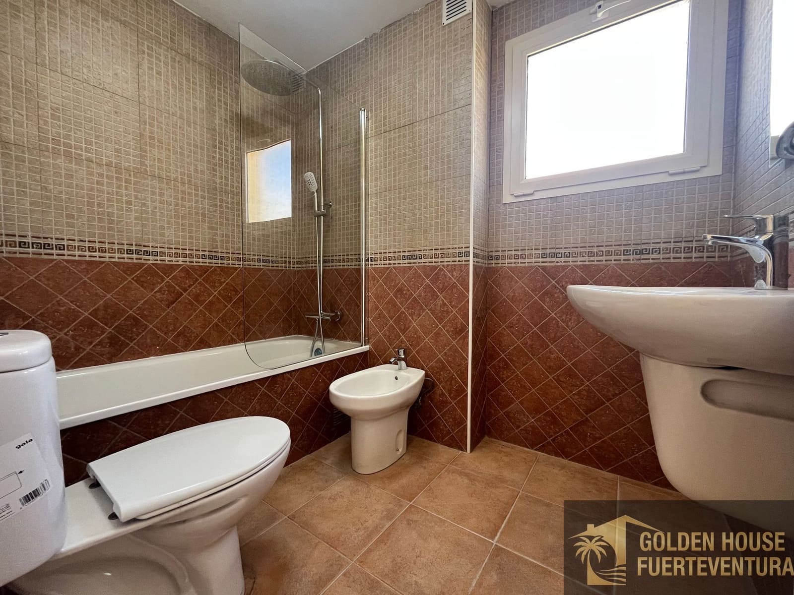 2 slaapkamer Flat te koop in Corralejo met zwembad garage - € 255.000 (Ref: 9961995)