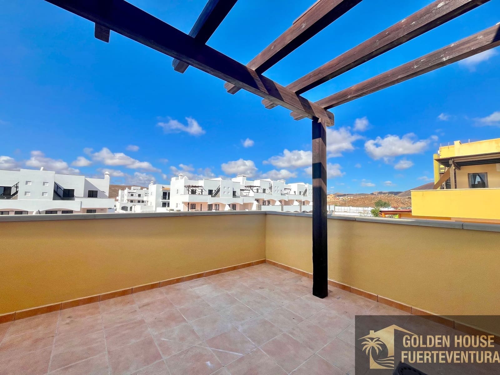 2 slaapkamer Flat te koop in Corralejo met zwembad garage - € 255.000 (Ref: 9961995)