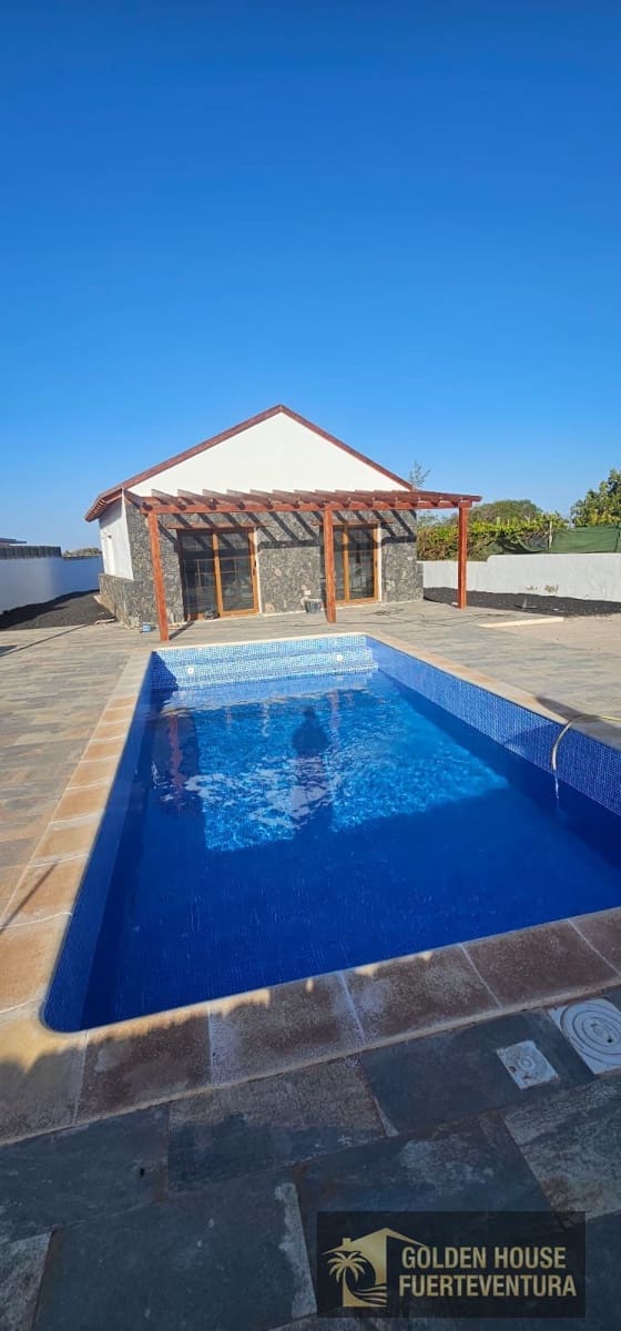 2 Zimmer Villa zu verkaufen in Antigua mit Pool Garage - 290.000 € (Ref: 9961996)