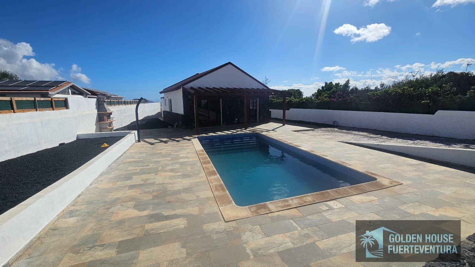 2 Zimmer Villa zu verkaufen in Antigua mit Pool Garage - 290.000 € (Ref: 9961996)