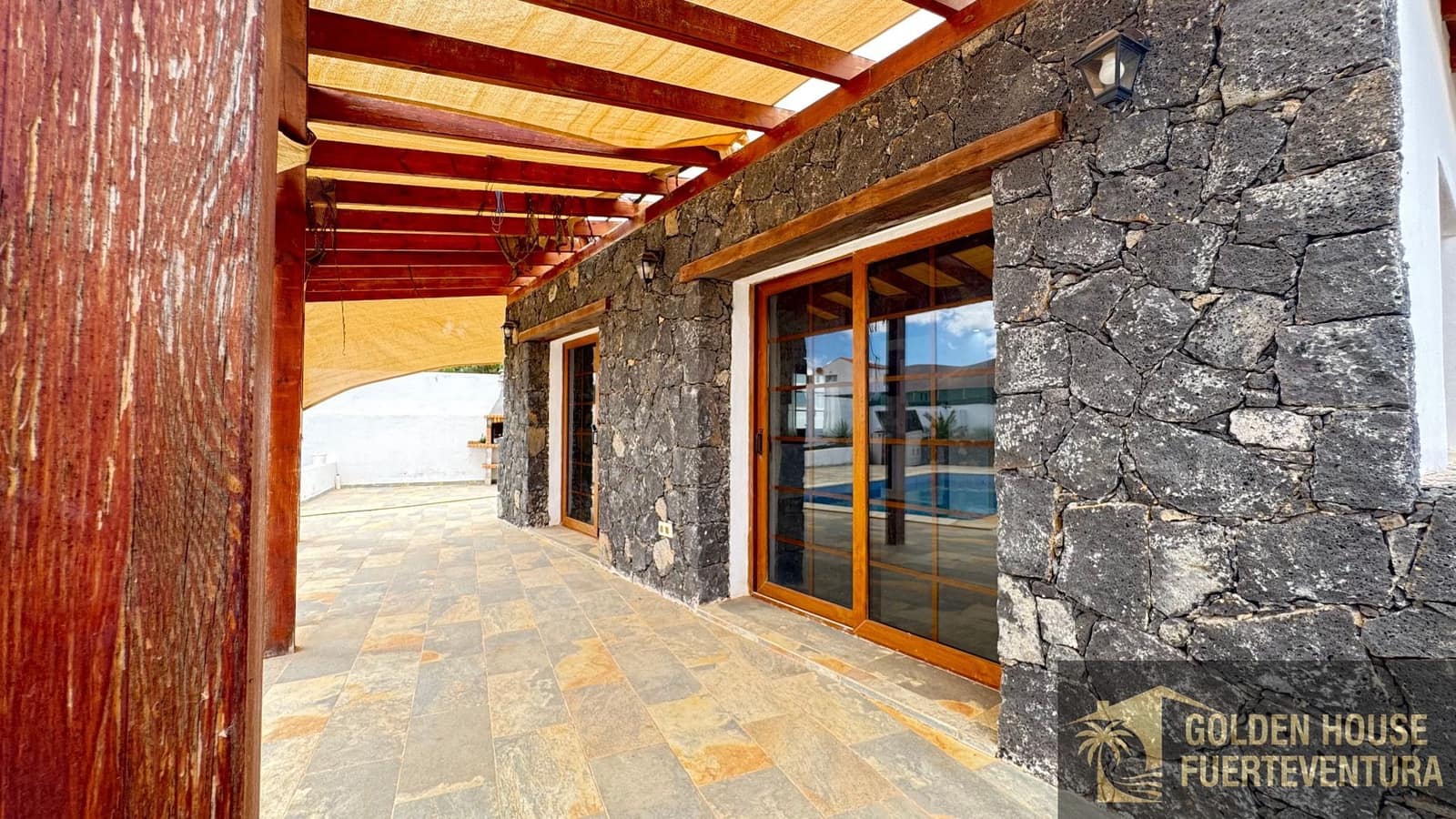 2 Zimmer Villa zu verkaufen in Antigua mit Pool Garage - 290.000 € (Ref: 9961996)