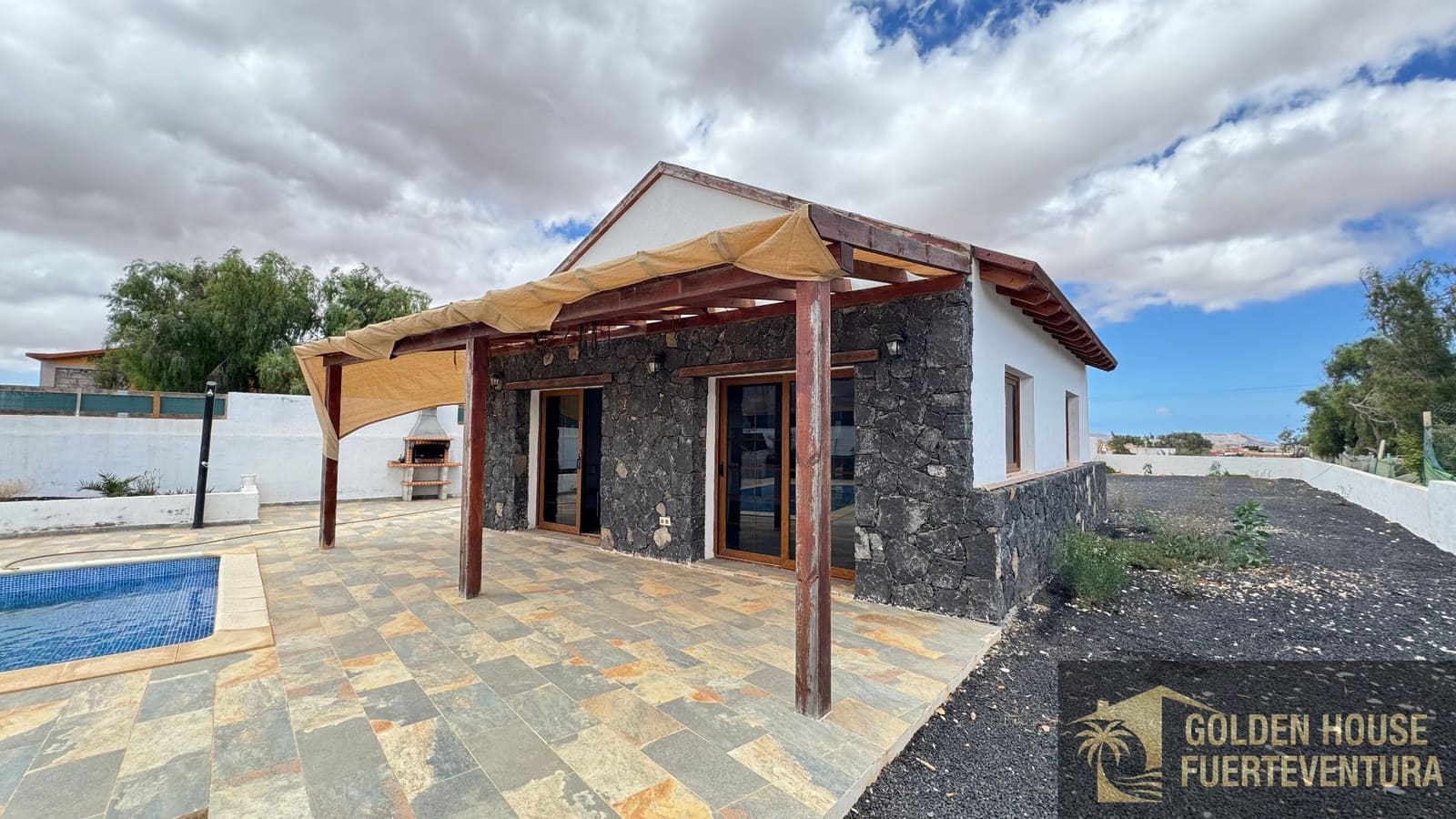 2 Zimmer Villa zu verkaufen in Antigua mit Pool Garage - 290.000 € (Ref: 9961996)