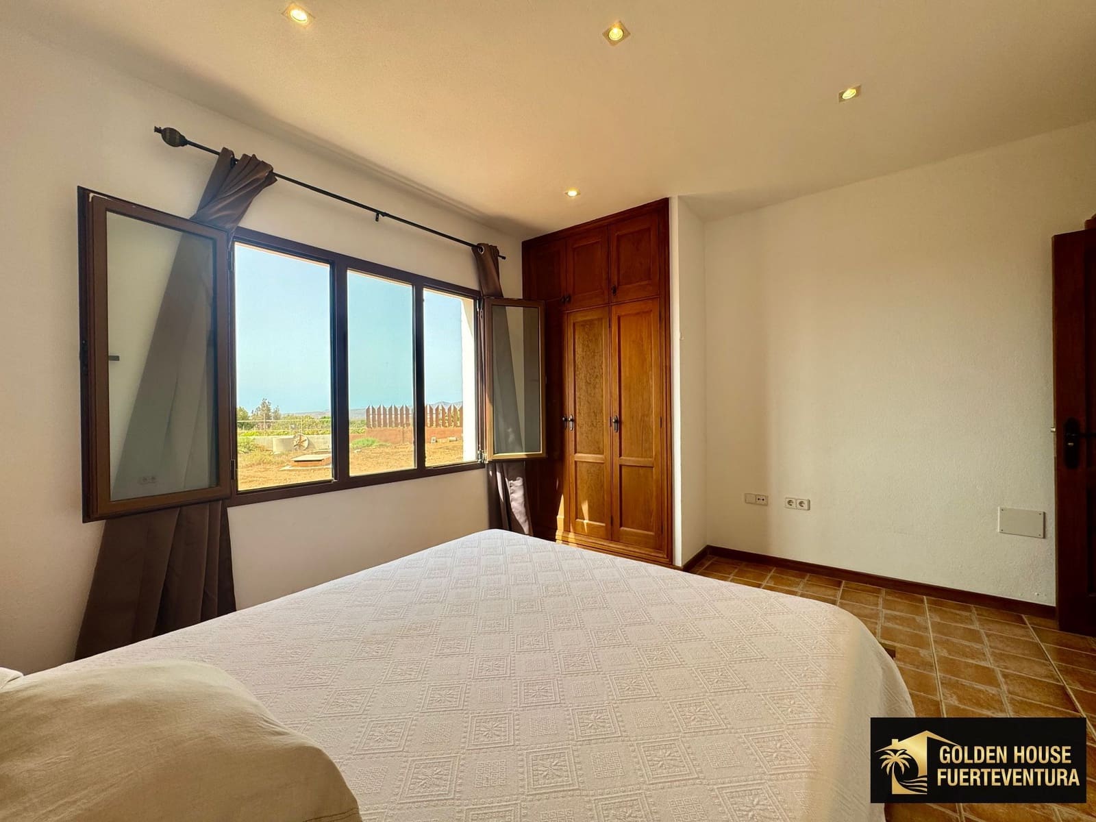 3 quarto Moradia para venda em Puerto del Rosario com garagem - 450 000 € (Ref: 9998089)