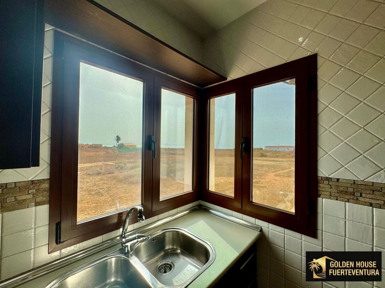 3 quarto Moradia para venda em Puerto del Rosario com garagem - 450 000 € (Ref: 9998089)