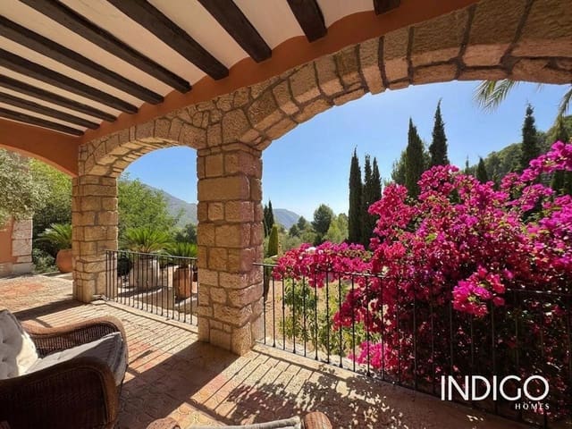 7 soverom Villa til salgs i Guadalest med svømmebasseng garasje - € 1 500 000 (Ref: 10136421)