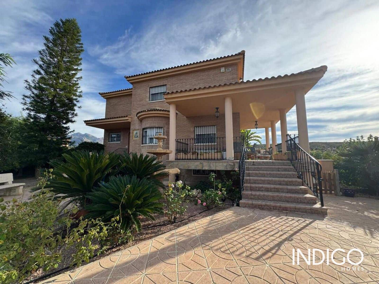 3 bedroom Villa for sale in Busot with pool garage - € 480,000 (Ref: 10177483)