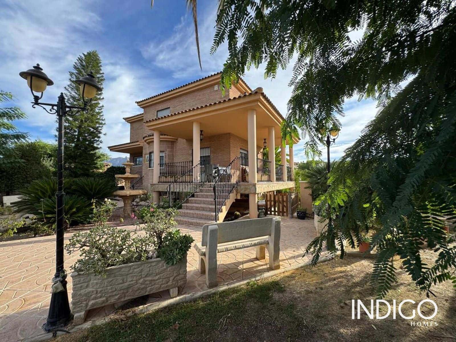3 bedroom Villa for sale in Busot with pool garage - € 480,000 (Ref: 10177483)