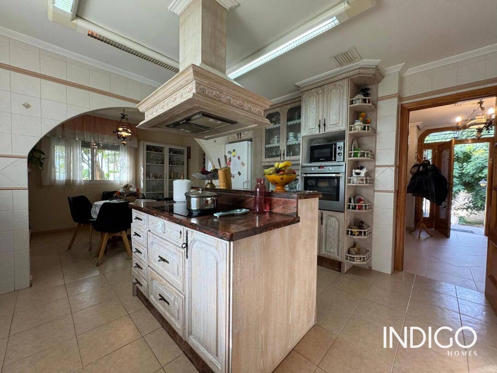 3 bedroom Villa for sale in Busot with pool garage - € 480,000 (Ref: 10177483)
