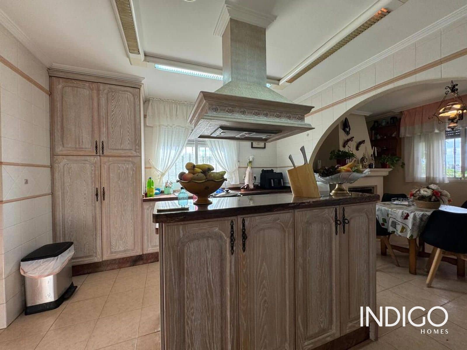 3 bedroom Villa for sale in Busot with pool garage - € 480,000 (Ref: 10177483)