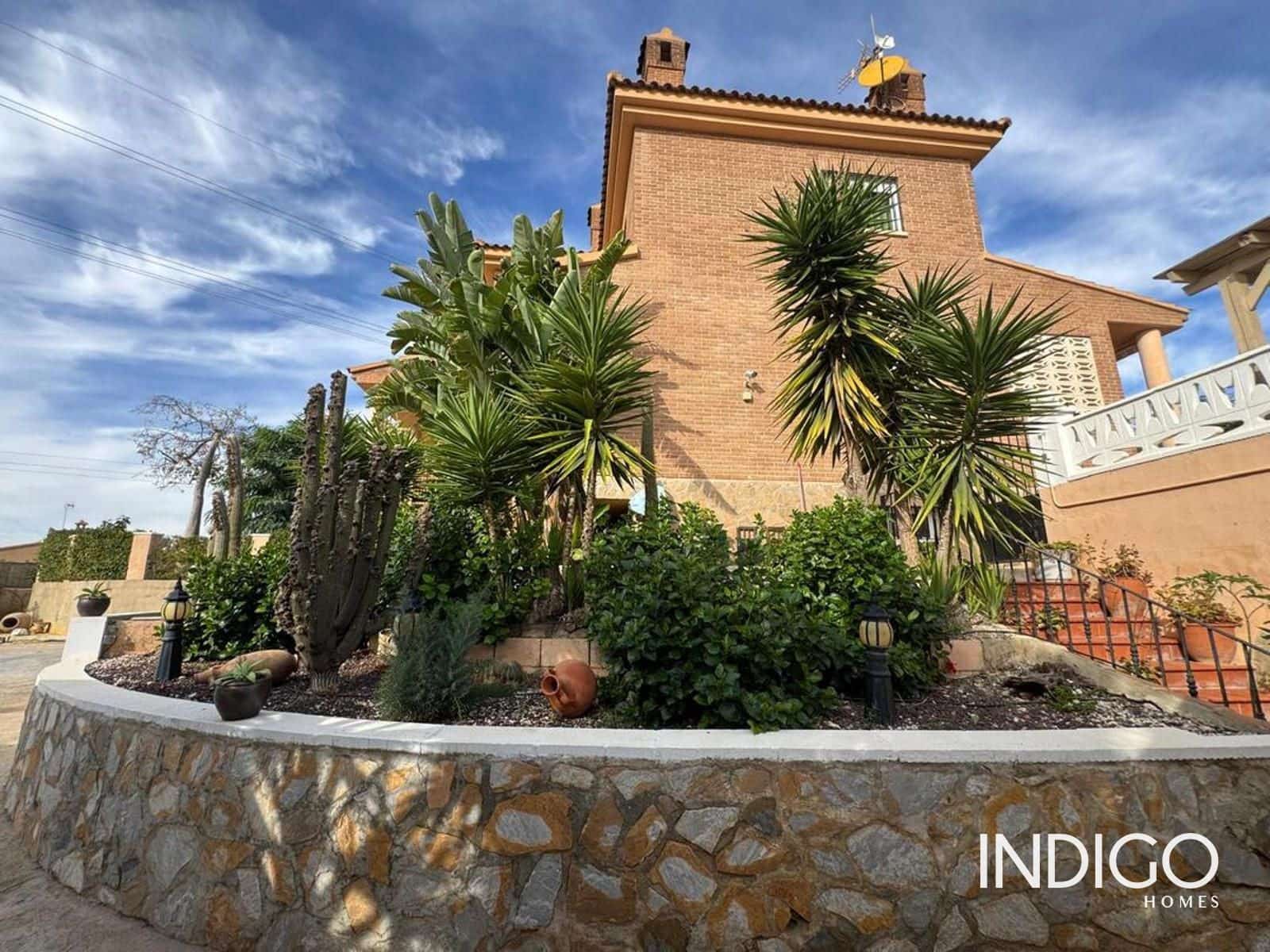 3 bedroom Villa for sale in Busot with pool garage - € 480,000 (Ref: 10177483)