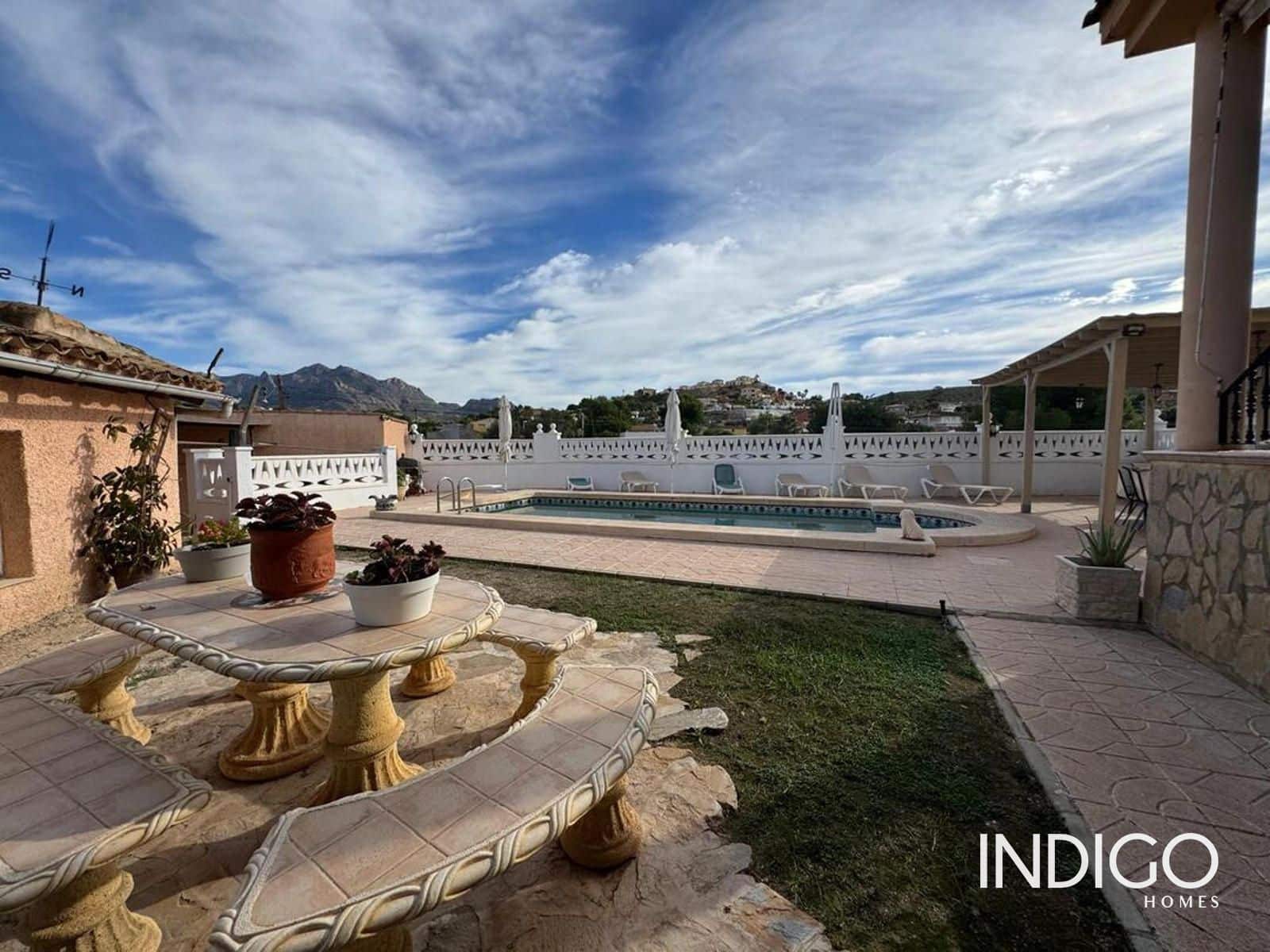 3 bedroom Villa for sale in Busot with pool garage - € 480,000 (Ref: 10177483)