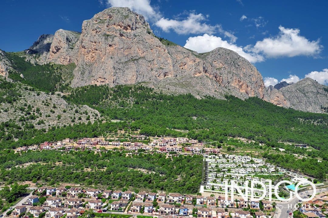 Chalet de 3 habitaciones en Polop en venta con piscina garaje - 480.000 € (Ref: 7071244)